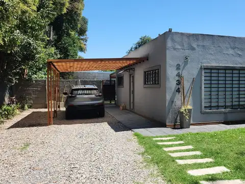 Casa en venta - 1 Dormitorio 2 Baños - Burzaco