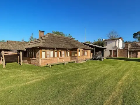 Casa en Venta con 8 cocheras