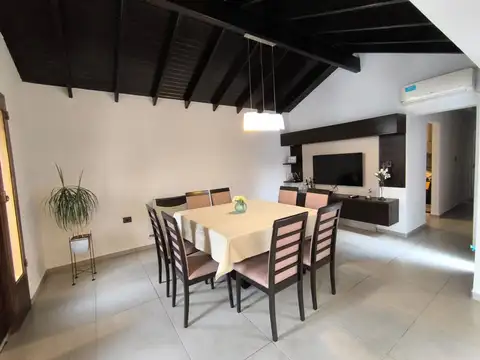 Casa 5 ambientes con 1 baño