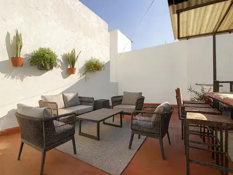 Venta PH monoambiente con entrepiso, terraza y parrilla en Barracas