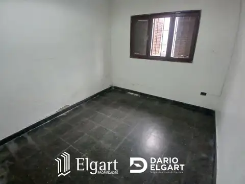 Casa 8 ambientes con 2 baños