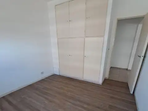 Depto. 2 ambientes en Torre I  del complejo de Av. Mitre al