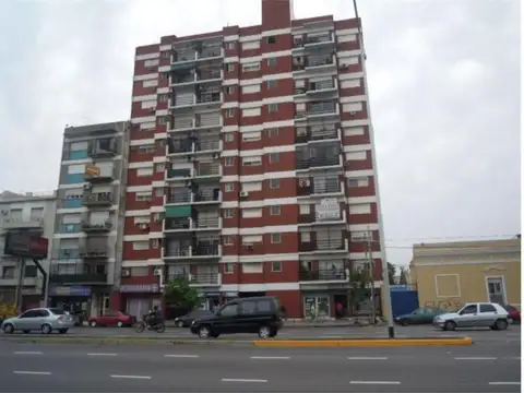 Depto. 2 ambientes en Torre I  del complejo de Av. Mitre al 