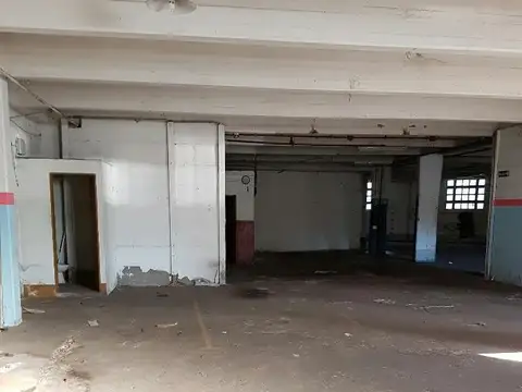 VENTA- Terreno o galpón para desarrollo. A media cuadra de Av. Perón