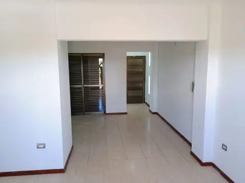 Alquiler, departamento 2 dormitorios, amplio 85 m2, balcon al frente. 3er Piso.