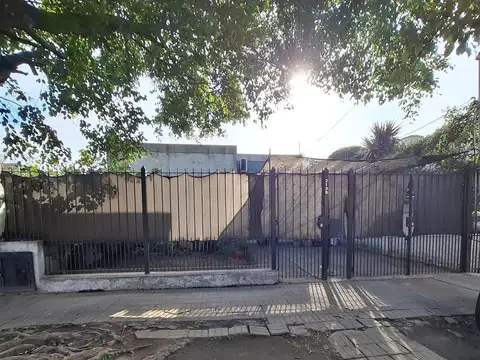 Larrea al 2100 , Banfield Oeste