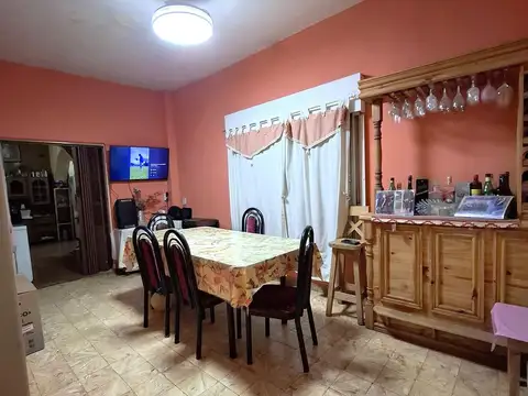 Venta de Casa en Lomas de Zamora Oeste con patio y parrilla
