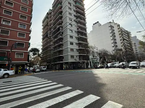 Av Independencia 2000, Piso 3