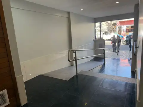 Dpto con 3 dormitorios y comedor diario! 107 mts2 en la esquina de Av Independencia y Rincón