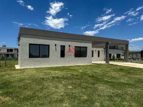 Casa en Venta en Medal Country club, USD 215.000