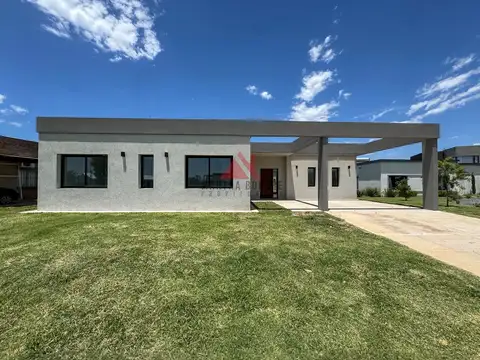 Casa 5 ambientes con 2 baños