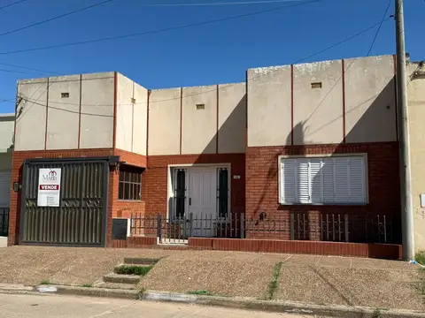 Venta casa 2 dormitorios , cochera y quincho en Gualeguaychú
