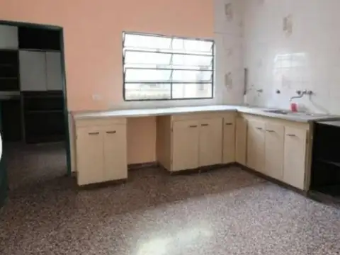 Casa en venta - 2 Dormitorios 1 Baño - Berazategui