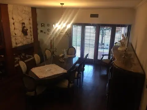 Casa 4 ambientes con 5 baños