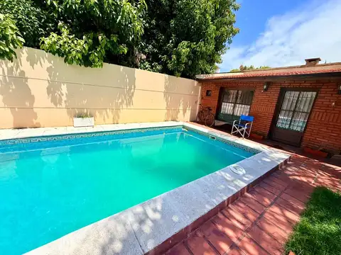 VENTA - CASA - PILETA - QUINCHO - COCHERA TECHADA - 4 AMBIENTES - PERMUTA