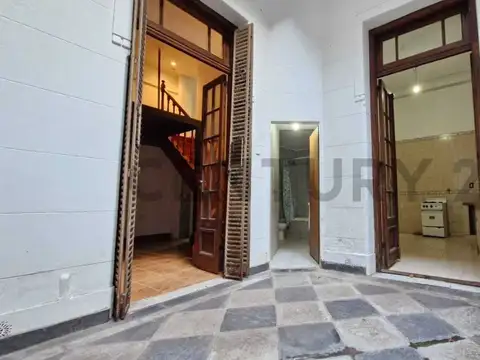 Avenida Carlos Calvo 2100, Piso 0