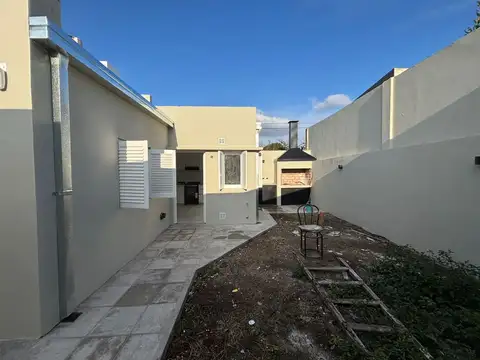 CASA EN VENTA RINGUELET 3 DORMITORIOS