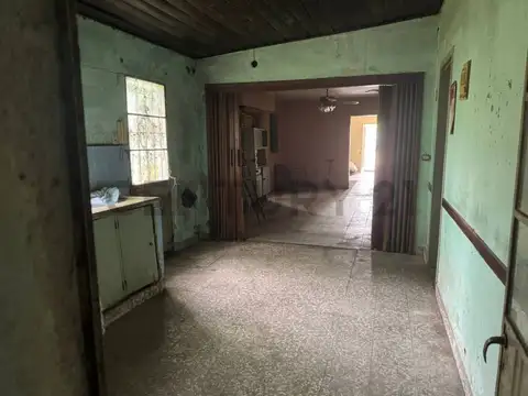 Casa 6 ambientes con 1 baño