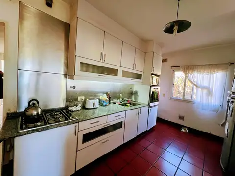 Casa 6 ambientes con 3 baños