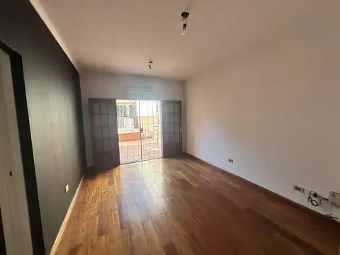 Casa en Alquiler con 1 cochera