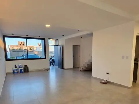 VENTA DUPLEX 3 DORMITORIOS QUEBRADAS DE MANANTIALES COCHERA