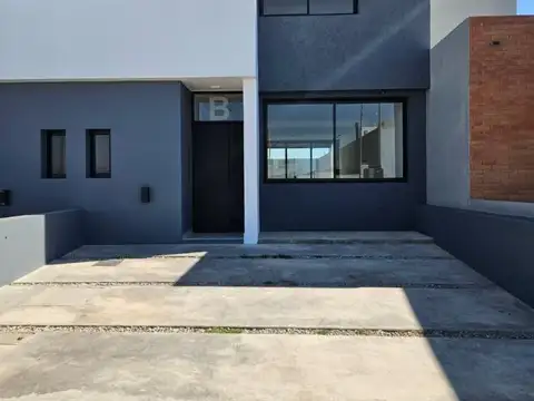 VENTA DUPLEX 3 DORMITORIOS QUEBRADAS MANANTIALES A ESTRENAR 