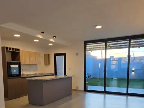 Casa en Venta en Manantiales, USD 175.000
