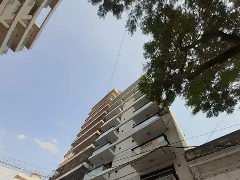 Monoambiente. al frente. balcón. excelente zona rosario
