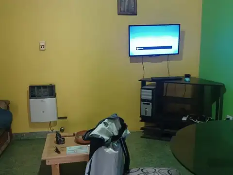 Casa 4 ambientes con pileta y quincho,  mas depto 2 AMB