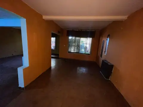 VENTA Casa 7 ambientes ideal 2 familias con Galpon y Cochera