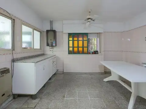 Casa 6 ambientes con 1 baño