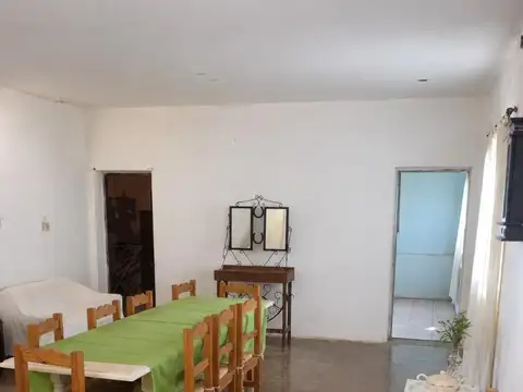Casa 6 ambientes con 1 baño