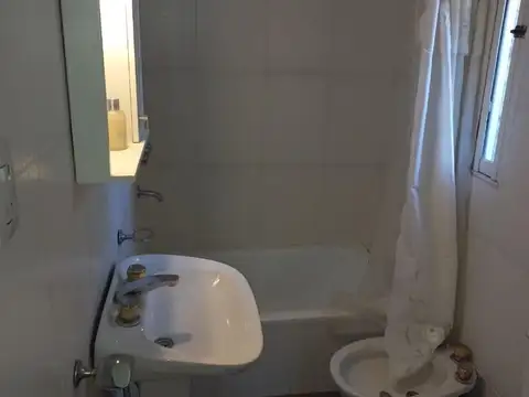 Casa en Alquiler con 1 cochera