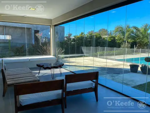 Casa en Venta con 2 cocheras