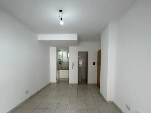 Departamento monoambiente con patio en alquiler