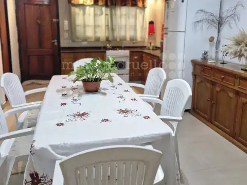 Casa 5 ambientes con 2 baños