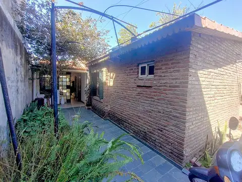 VENTA CASA DE 3 DORMITORIOS CON QUINCHO Y TERRENO