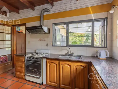 Casa 5 ambientes con 2 baños
