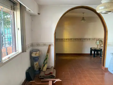 CASA MULTIFLIAR VENTA 6 AMB LUGANO GARAGE- PATIO