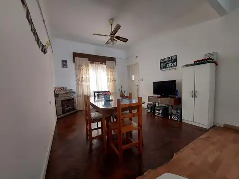 Venta casa 3 ambientes, cochera y jardín en Olivos