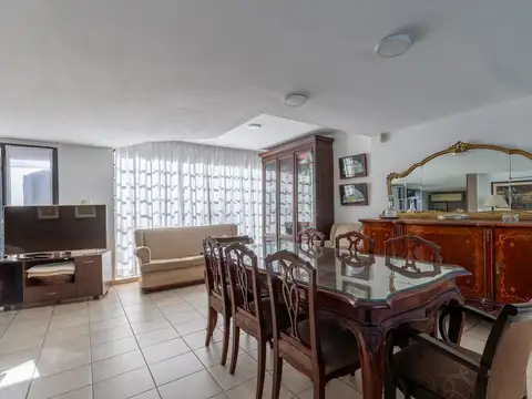CASA EN VENTA LA PLATA 4 DORMITORIOS PILETA