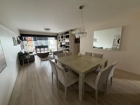 Excelente semipiso a pasos de Av Del Libertador, cochera fija y baulera. Edificio con full amenities y Vigilancia.