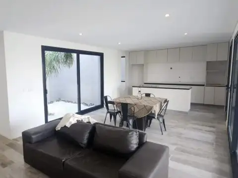 Casa 6 ambientes con 3 baños