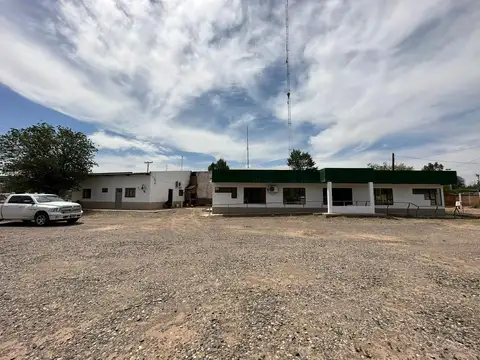Alquilo base industrial en Rincón de los Sauces.