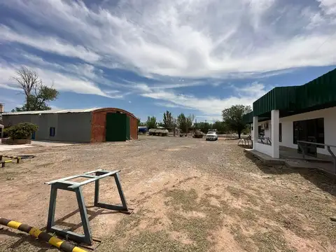 Alquilo base industrial en Rincón de los Sauces.