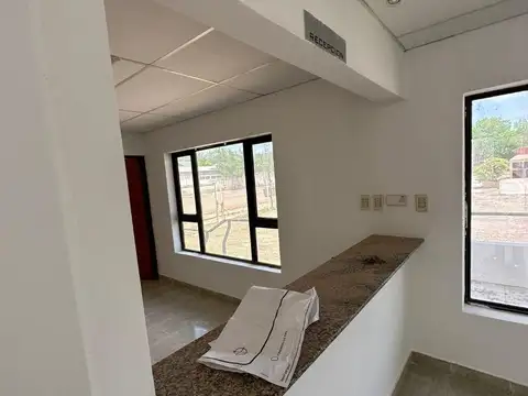 Alquilo base industrial en Rincón de los Sauces.