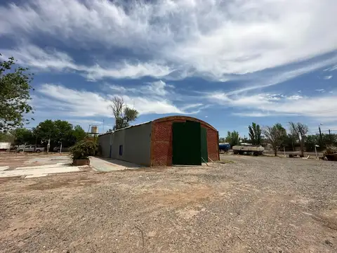 Alquilo base industrial en Rincón de los Sauces.