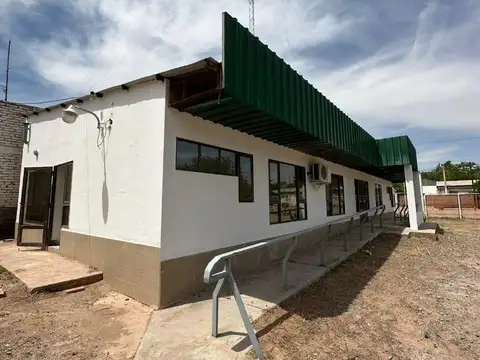 Alquilo base industrial en Rincón de los Sauces.