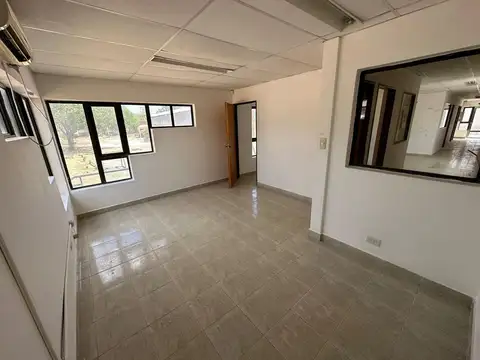 Alquilo base industrial en Rincón de los Sauces.