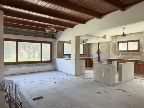 Casa 9 ambientes con 5 baños